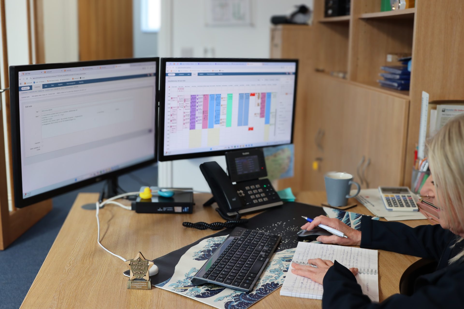 Employee using job scheduling feature on their desktop