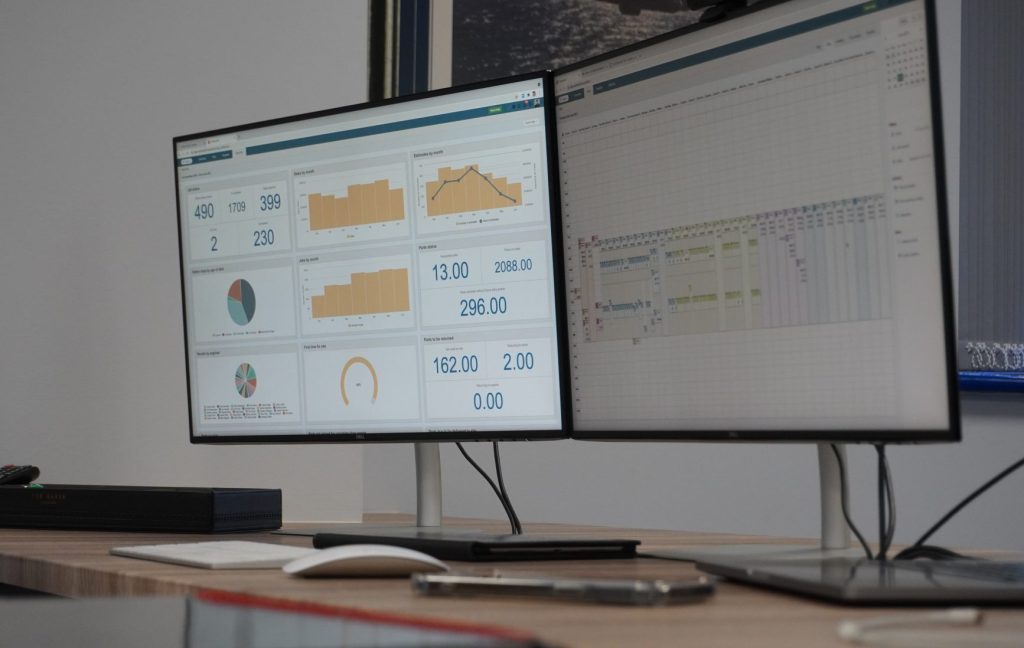 Commusoft's job reporting dashboard and schedule